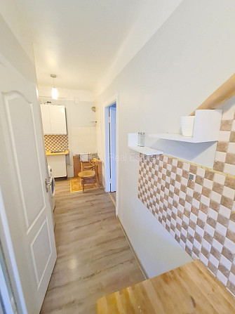 Фасадный дом, закрытый двор, вход с улицы, окна выходят во двор, изолированная Рига - изображение 13