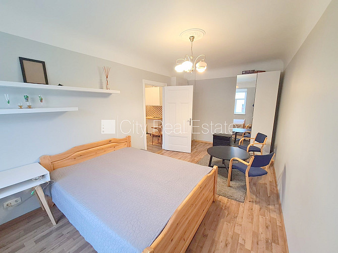 Фасадный дом, закрытый двор, вход с улицы, окна выходят во двор, изолированная Рига - изображение 3