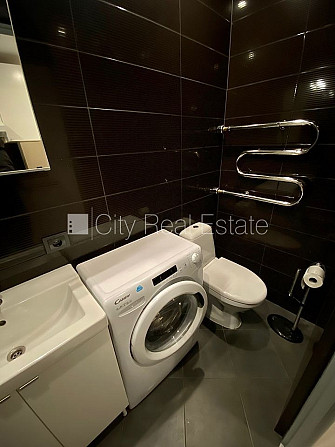 Фасадный дом, реновированный дом, вход с улицы, лифт, лестничная клетка после Рига - изображение 9