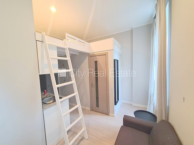 Здание во дворе, реновированный дом, закрытый двор, вход со двора, лестничная Рига - изображение 2