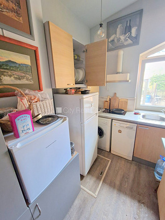 Фасадный дом, реновированный дом, закрытый двор, территория обнесена забором, Юрмала - изображение 9