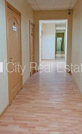 Fasādes māja, renovēta māja, ieeja no ielas, kāpņu telpa pēc kapitālā remonta, logi Rīga - foto 4