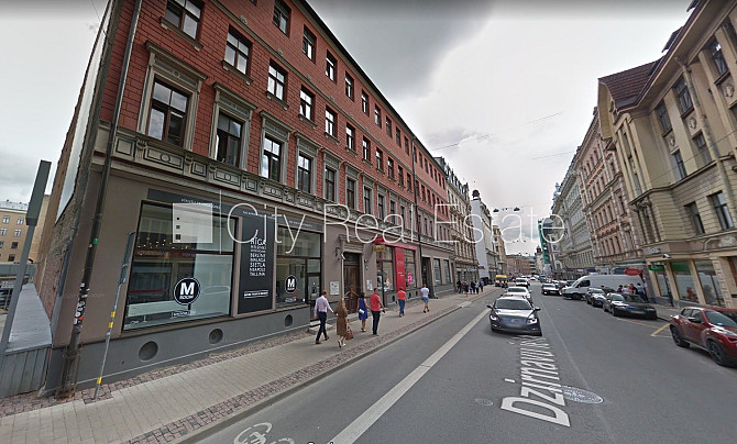 Fasādes māja, renovēta māja, ieeja no ielas, kāpņu telpa pēc kapitālā remonta, logi Rīga - foto 10