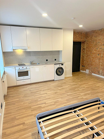 Дом во дворе, реновированный дом, закрытый двор, вход с улицы и со двора, Рига - изображение 1