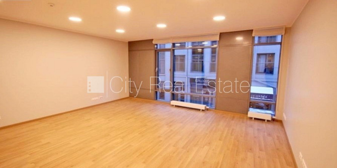 Jaunceltne, fasādes māja, labiekārtota apzaļumota teritorija, bruģēts piebraucamais ceļš, Rīga - foto 1