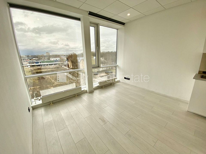 Фасадный дом, реновированный дом, закрытый двор, вход с улицы, лестничная клетка Рига - изображение 5