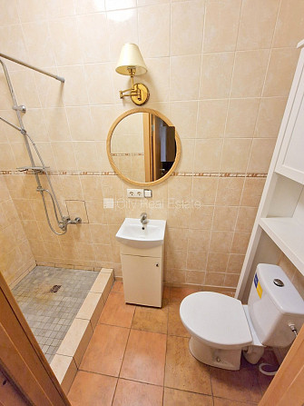 Часть дома, благоустроенный озеленённый двор, место для машины, вход со двора, Юрмала - изображение 15