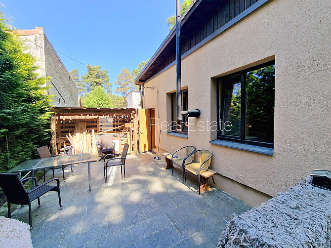 Часть дома, благоустроенный озеленённый двор, место для машины, вход со двора, Юрмала - изображение 20