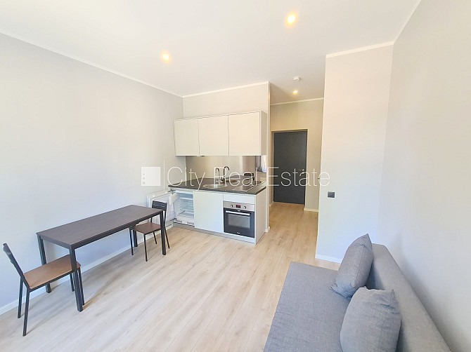 Фасадный дом, реновированный дом, закрытый двор, вход с улицы и со двора, Рига - изображение 1