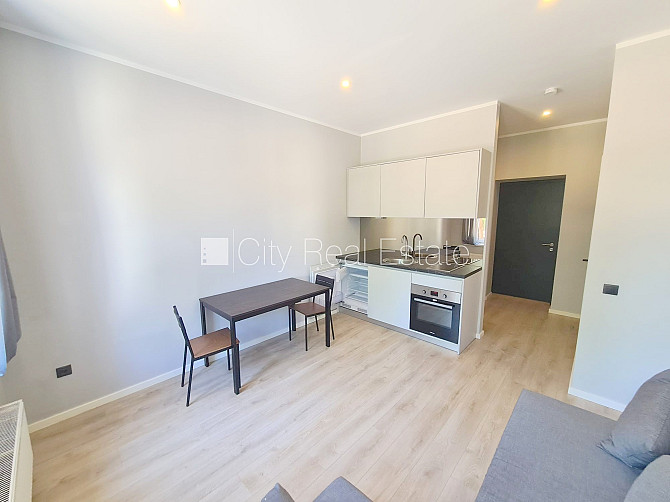 Фасадный дом, реновированный дом, закрытый двор, вход с улицы и со двора, Рига - изображение 3