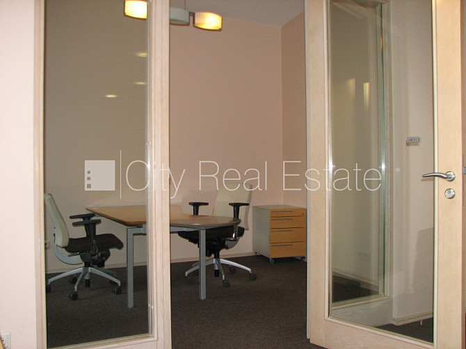 Fasādes māja, renovēta māja, objektu apsargā fiziskā apsardze, ieeja no ielas, ir lifts, Rīga - foto 2