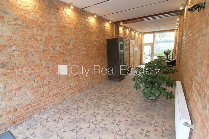 Fasādes māja, renovēta māja, slēgta teritorija, ieeja no ielas, logi vērsti uz pagalma pusi, Rīga - foto 13