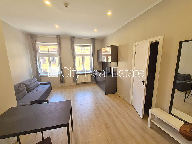 Фасадный дом, реновированный дом, закрытый двор, вход со двора, лифт, лестничная Рига - изображение 4