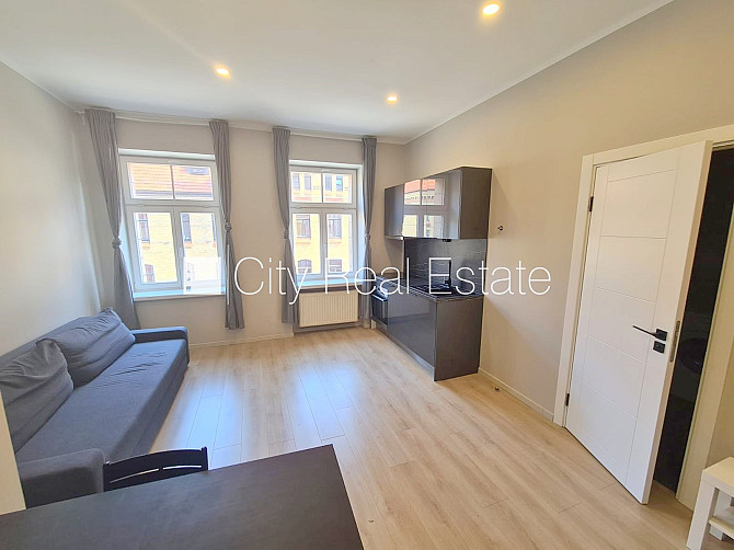 Фасадный дом, реновированный дом, закрытый двор, вход со двора, лифт, лестничная Рига - изображение 1