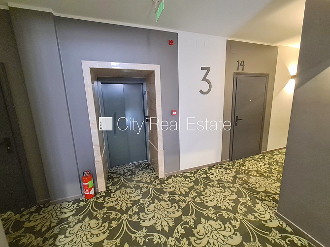 Фасадный дом, реновированный дом, закрытый двор, вход со двора, лифт, лестничная Рига - изображение 18