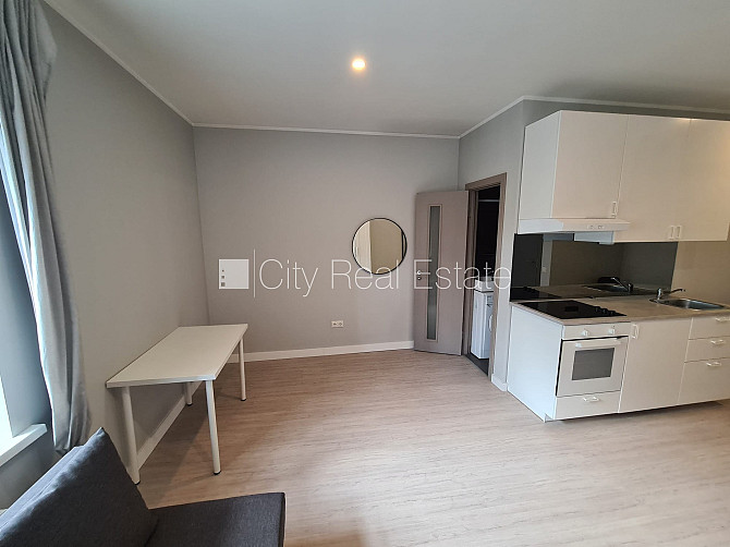 Фасадный дом, реновированный дом, закрытый двор, вход с улицы, лестничная клетка Рига - изображение 3