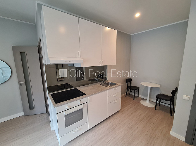 Фасадный дом, реновированный дом, закрытый двор, вход с улицы, лестничная клетка Рига - изображение 8