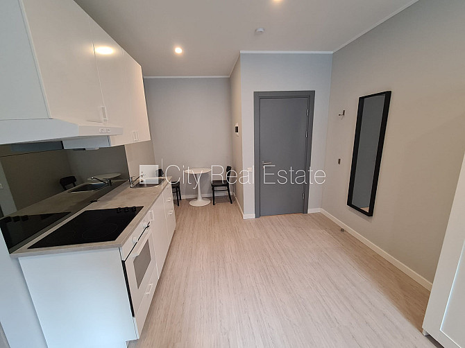 Фасадный дом, реновированный дом, закрытый двор, вход с улицы, лестничная клетка Рига - изображение 17