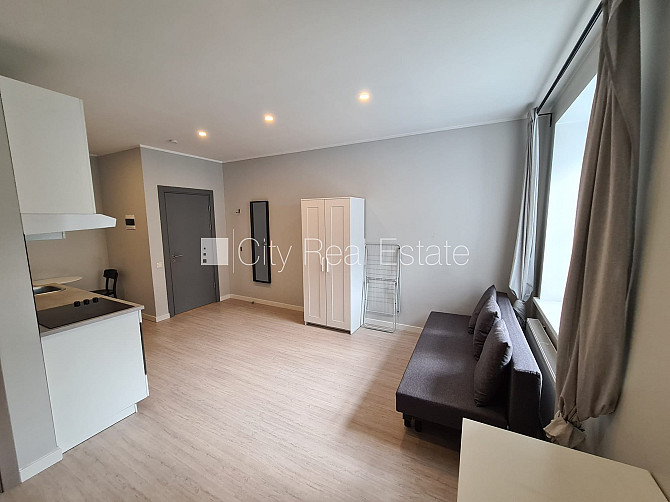 Фасадный дом, реновированный дом, закрытый двор, вход с улицы, лестничная клетка Рига - изображение 4