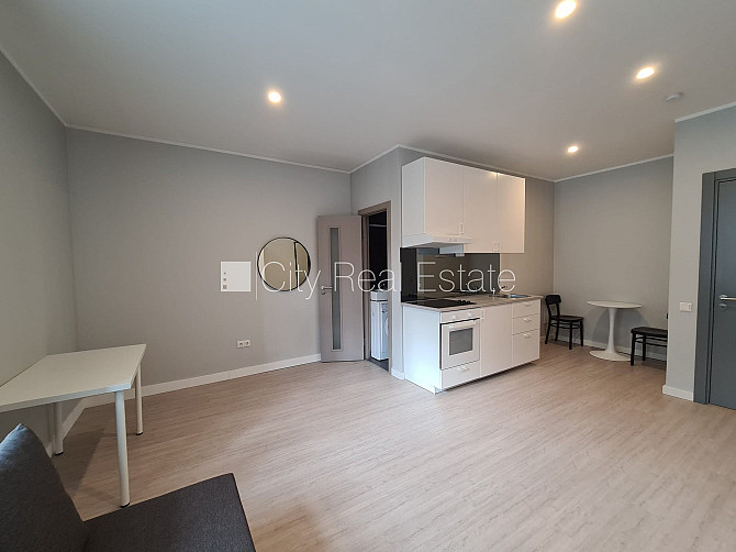 Фасадный дом, реновированный дом, закрытый двор, вход с улицы, лестничная клетка Рига - изображение 12