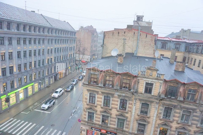 Фасадный дом, вход с улицы, лифт, лестничная клетка после капитального ремонта, Рига - изображение 9