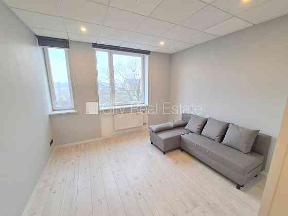 Новостройка, фасадный дом, закрытый двор, вход с улицы, лифт, лестничная клетка Рига