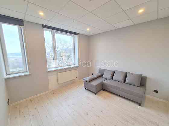 Новостройка, фасадный дом, закрытый двор, вход с улицы, лифт, лестничная клетка Рига