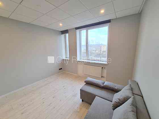 Новостройка, фасадный дом, закрытый двор, вход с улицы, лифт, лестничная клетка Рига