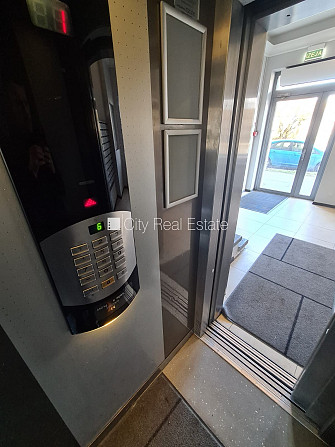 Новостройка, фасадный дом, закрытый двор, вход с улицы, лифт, лестничная клетка Рига - изображение 17