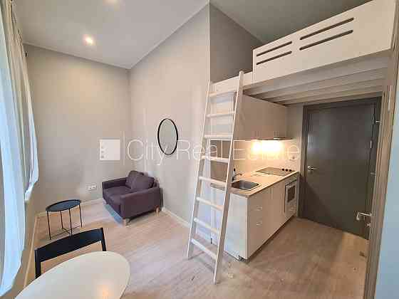 Фасадный дом, реновированный дом, закрытый двор, вход с улицы и со двора, Рига