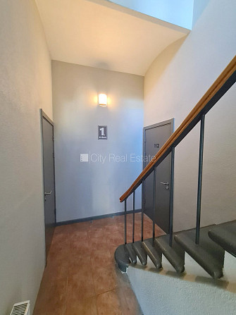 Фасадный дом, реновированный дом, закрытый двор, вход с улицы и со двора, Рига - изображение 14