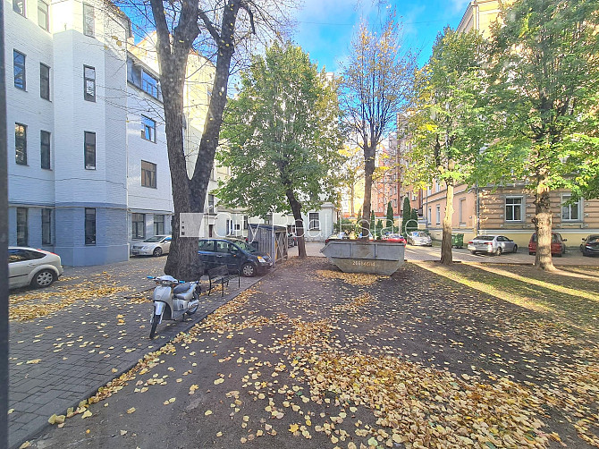 Фасадный дом, реновированный дом, закрытый двор, вход с улицы и со двора, Рига - изображение 15