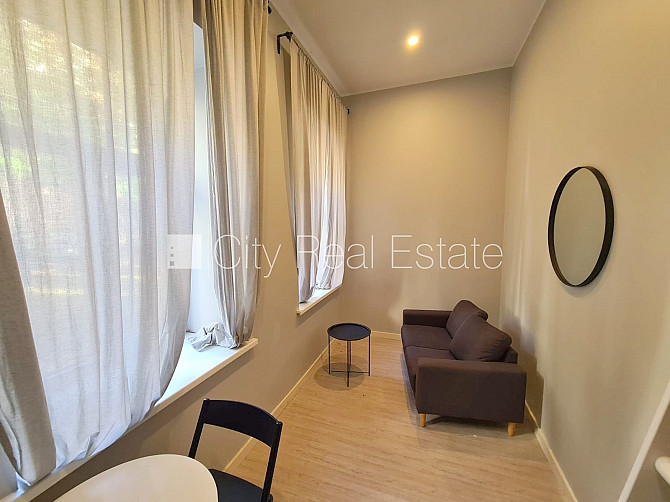 Фасадный дом, реновированный дом, закрытый двор, вход с улицы и со двора, Рига - изображение 3