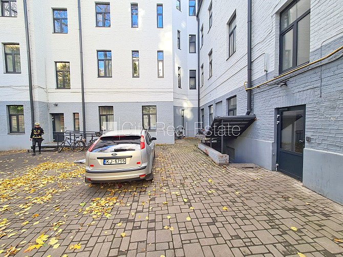 Фасадный дом, реновированный дом, закрытый двор, вход с улицы и со двора, Рига - изображение 19