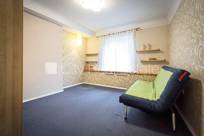 Фасадный дом, вход с улицы, лестничная клетка после косметического ремонта, окна Рига - изображение 14