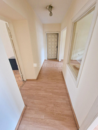 Fasādes māja, renovēta māja, ieeja no ielas, ir lifts, kāpņu telpa pēc kosmētiskā remonta, Rīga - foto 4