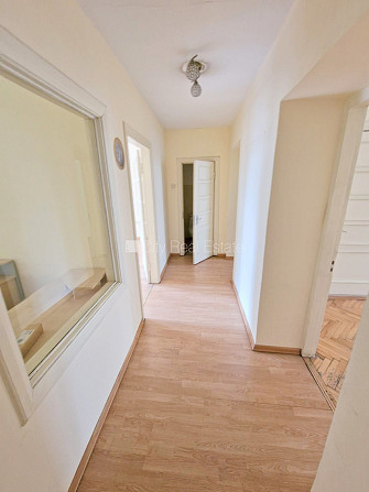 Fasādes māja, renovēta māja, ieeja no ielas, ir lifts, kāpņu telpa pēc kosmētiskā remonta, Rīga - foto 6