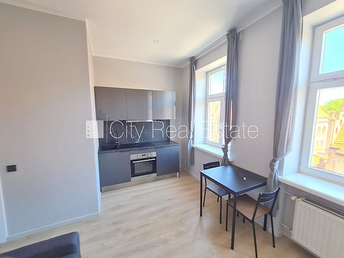 Фасадный дом, реновированный дом, вход с улицы и со двора, лифт, лестничная клетка Рига - изображение 2