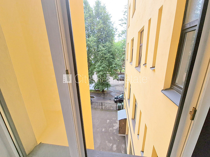 Zeme īpašumā, pagalma ēka, renovēta māja, slēgts pagalms, ieeja no ielas un pagalma, kāpņu Rīga - foto 11