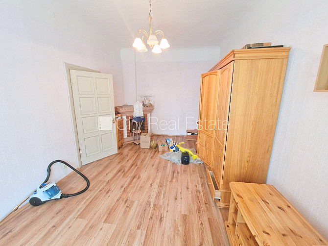 Zeme īpašumā, pagalma ēka, renovēta māja, slēgts pagalms, ieeja no ielas un pagalma, kāpņu Rīga - foto 4