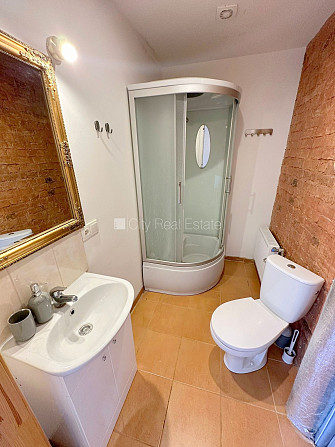 Pagalma ēka, renovēta māja, slēgta teritorija, ieeja no ielas un pagalma, kāpņu telpa pēc Rīga - foto 6