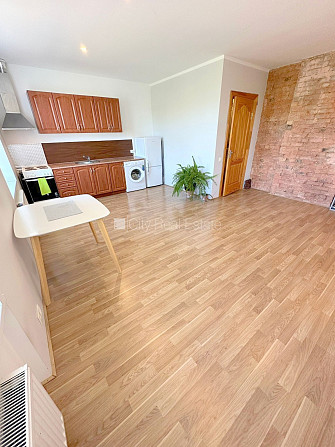 Pagalma ēka, renovēta māja, slēgta teritorija, ieeja no ielas un pagalma, kāpņu telpa pēc Rīga - foto 1