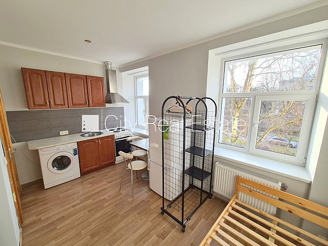 Pagalma ēka, renovēta māja, slēgts pagalms, ieeja no ielas un pagalma, kāpņu telpa pēc Rīga - foto 1