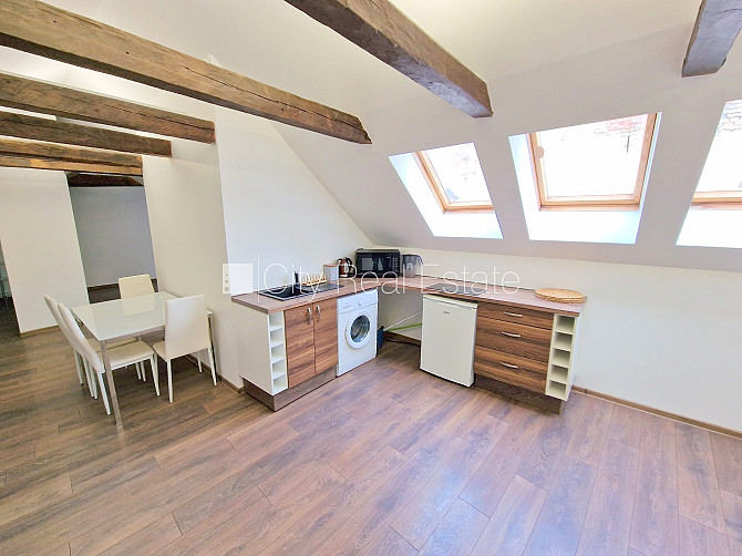 Fasādes māja, renovēta māja, ieeja no ielas, kāpņu telpa pēc kosmētiskā remonta, logi Rīga - foto 4