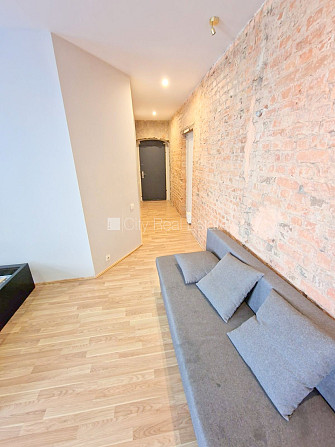 Pagalma ēka, renovēta māja, slēgts pagalms, ieeja no ielas un pagalma, kāpņu telpa pēc Rīga - foto 12