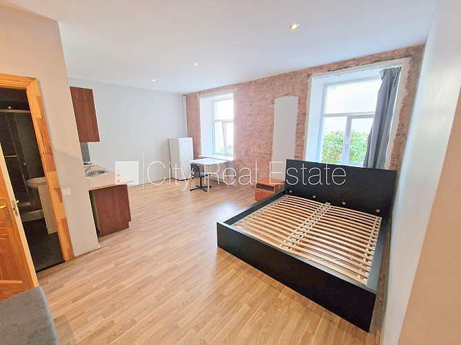 Pagalma ēka, renovēta māja, slēgts pagalms, ieeja no ielas un pagalma, kāpņu telpa pēc Rīga - foto 3