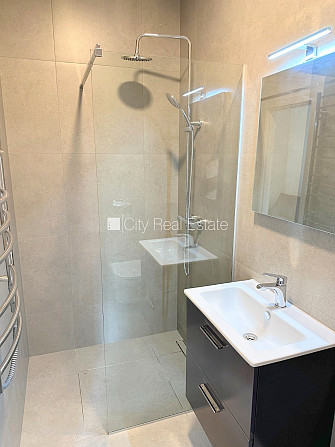 Pagalma ēka, renovēta māja, slēgts pagalms, ieeja no ielas un pagalma, kāpņu telpa pēc Rīga - foto 15