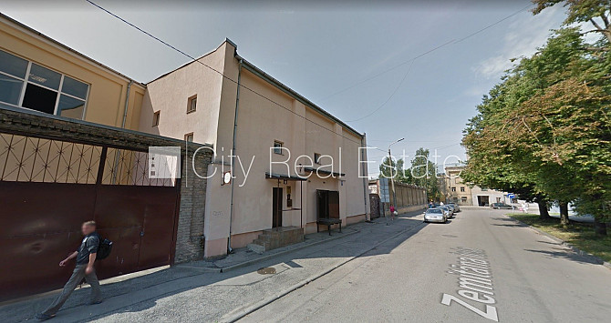 Zeme īpašumā, fasādes māja, metāla jumta segums, fasāde ar dekoratīvo apmetumu, Rīga - foto 1