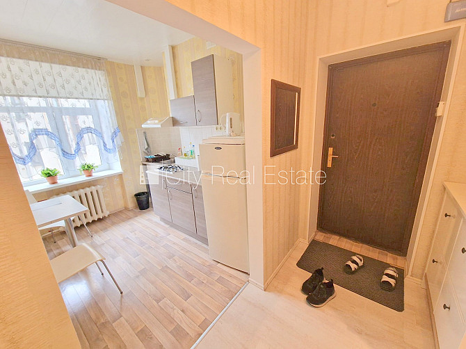 Fasādes māja, slēgts pagalms, ieeja no pagalma, ir lifts, logi vērsti uz ielas pusi, plašs Rīga - foto 5