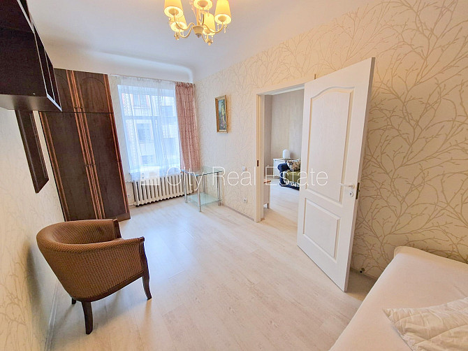 Fasādes māja, slēgts pagalms, ieeja no pagalma, ir lifts, logi vērsti uz ielas pusi, plašs Rīga - foto 13